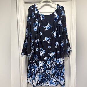 Jessica Howard Navy and White Floral Dress.

Beautiful Bell sleeves

Size 22 W